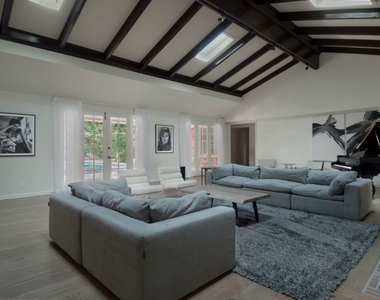 1121 N Beverly Drive - Photo Thumbnail 4