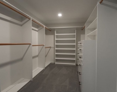 1121 N Beverly Drive - Photo Thumbnail 13