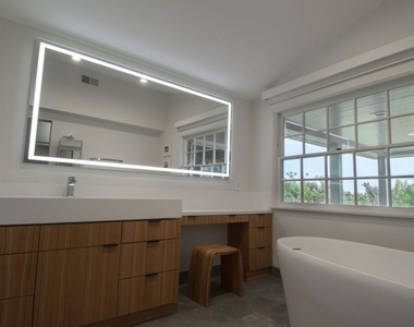 1121 N Beverly Drive - Photo Thumbnail 9