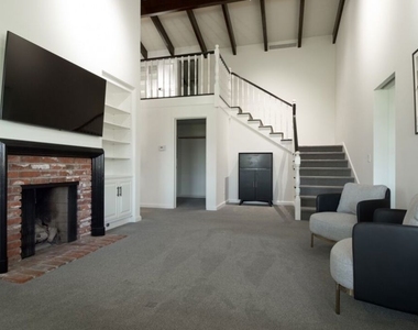 1121 N Beverly Drive - Photo Thumbnail 10