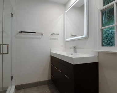 1121 N Beverly Drive - Photo Thumbnail 14