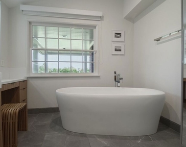 1121 N Beverly Drive - Photo Thumbnail 16