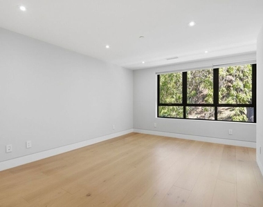 11769 Bellagio Road - Photo Thumbnail 6