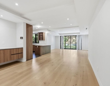 11769 Bellagio Road - Photo Thumbnail 21