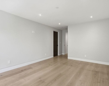 11769 Bellagio Road - Photo Thumbnail 5