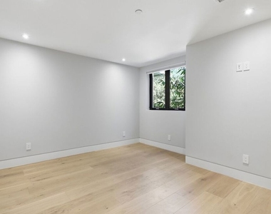 11769 Bellagio Road - Photo Thumbnail 4