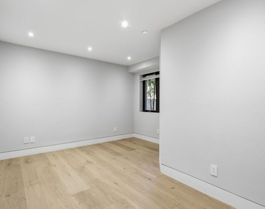11769 Bellagio Road - Photo Thumbnail 14