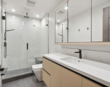 11769 Bellagio Road - Photo Thumbnail 15