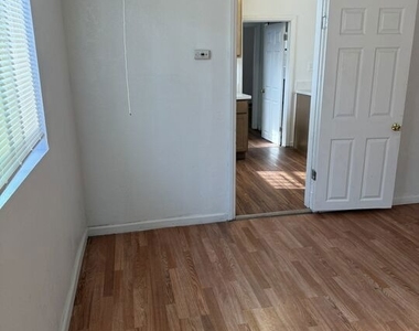 5042 Ferndale Street - Photo Thumbnail 20
