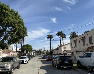 5042 Ferndale Street - Photo Thumbnail 2