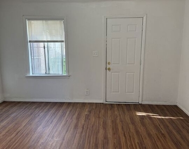5042 Ferndale Street - Photo Thumbnail 9