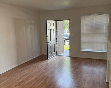 5042 Ferndale Street - Photo Thumbnail 6