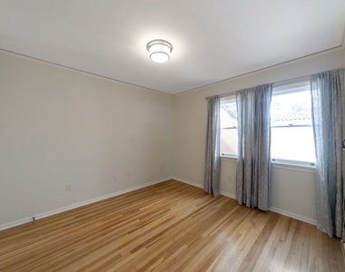 1349 Meadowbrook Avenue - Photo Thumbnail 13