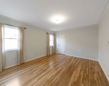 1349 Meadowbrook Avenue - Photo Thumbnail 9