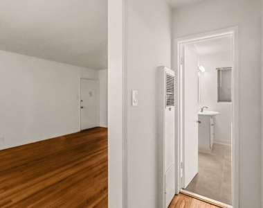 11660 Chenault Street - Photo Thumbnail 15