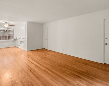 11660 Chenault Street - Photo Thumbnail 6