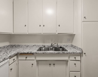 11660 Chenault Street - Photo Thumbnail 9