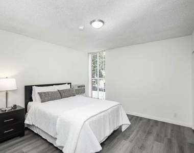 1208 W Adams Boulevard - Photo Thumbnail 6