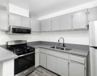 1208 W Adams Boulevard - Photo Thumbnail 5