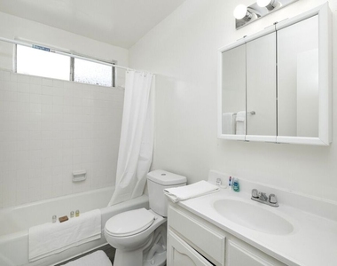 1208 W Adams Boulevard - Photo Thumbnail 8