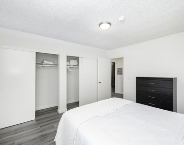 1208 W Adams Boulevard - Photo Thumbnail 7