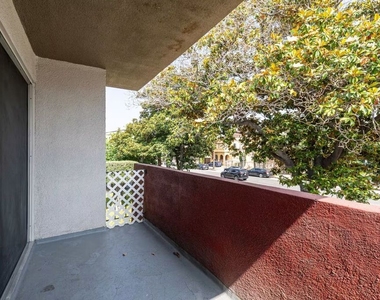 1208 W Adams Boulevard - Photo Thumbnail 9