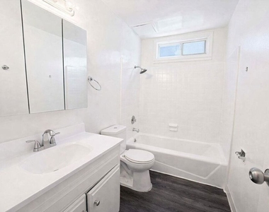 1208 W Adams Boulevard - Photo Thumbnail 6