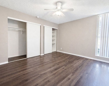 1208 W Adams Boulevard - Photo Thumbnail 3