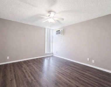 1208 W Adams Boulevard - Photo Thumbnail 4