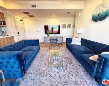 723 S St Andrews Place - Photo Thumbnail 9