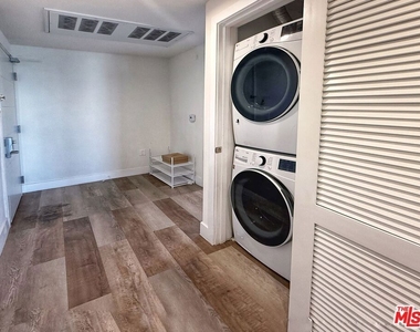 723 S St Andrews Place - Photo Thumbnail 18