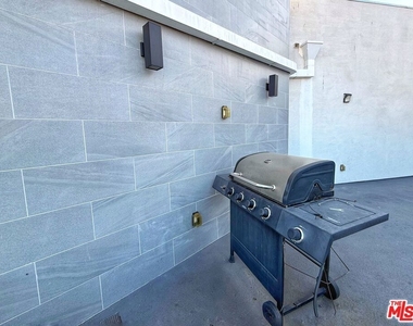 723 S St Andrews Place - Photo Thumbnail 31