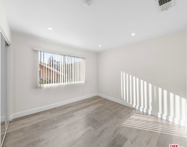 14112 Delano Street - Photo Thumbnail 11