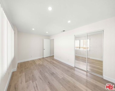 14112 Delano Street - Photo Thumbnail 10