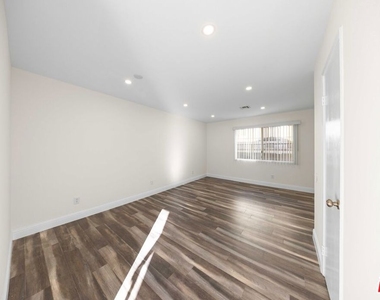 14112 Delano Street - Photo Thumbnail 4