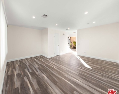 14112 Delano Street - Photo Thumbnail 5