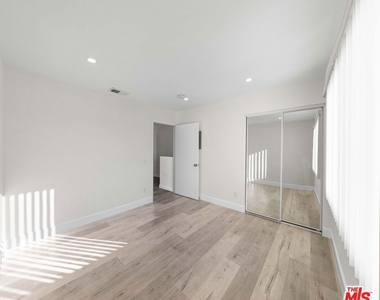 14112 Delano Street - Photo Thumbnail 12