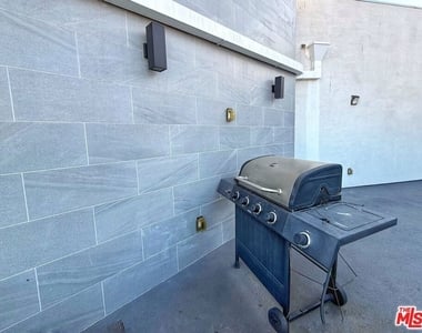 723 S St Andrews Place - Photo Thumbnail 31