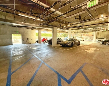 723 S St Andrews Place - Photo Thumbnail 24