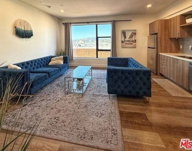 723 S St Andrews Place - Photo Thumbnail 12