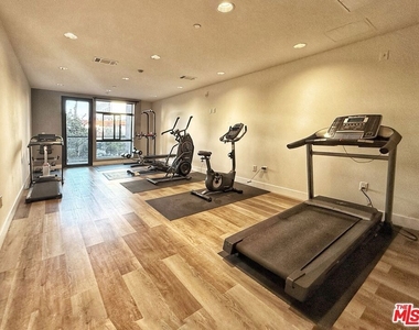 723 S St Andrews Place - Photo Thumbnail 28