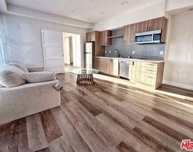 723 S St Andrews Place - Photo Thumbnail 13