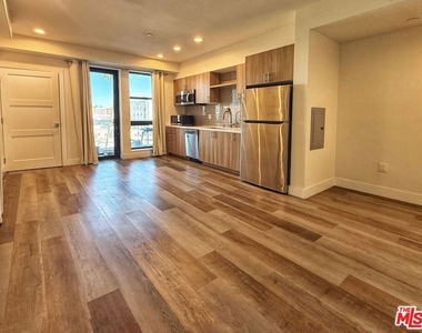 723 S St Andrews Place - Photo Thumbnail 6