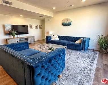 723 S St Andrews Place - Photo Thumbnail 11