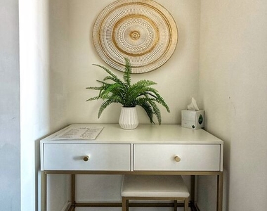 723 S St Andrews Place - Photo Thumbnail 20