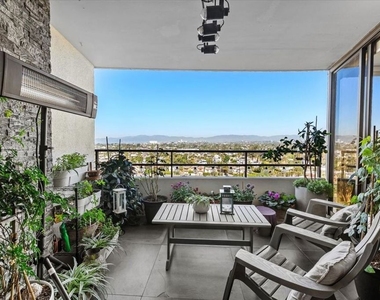4316 Marina City Drive - Photo Thumbnail 14