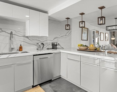 4316 Marina City Drive - Photo Thumbnail 5