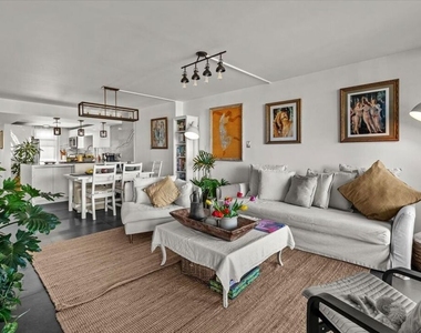 4316 Marina City Drive - Photo Thumbnail 10