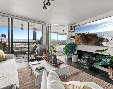 4316 Marina City Drive - Photo Thumbnail 9