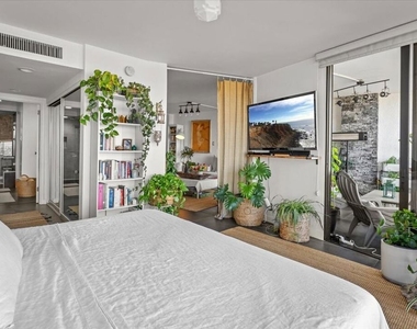 4316 Marina City Drive - Photo Thumbnail 11